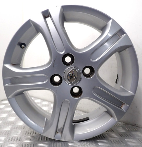 Toyota yaris silver alloy - yaris, 15''